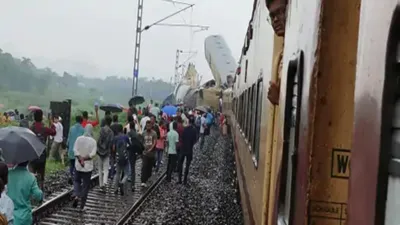 आख‍िर कैसे ट्रैक पर खड़ी ट्रेन पर चढ़ गई मालगाड़ी  अब तक 15 मौत  न‍िशाने पर सरकार  जानें 5 बड़ी अपडेट