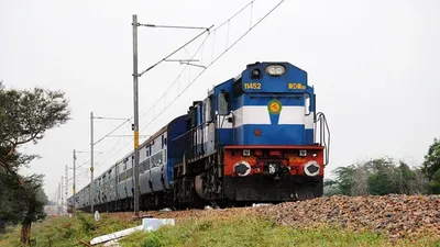 indian railways helpline numbers list  ट्रेन यात्री जल्द याद कर लें यह 8 हेल्पलाइन नंबर  सफर हो जाएगा और आसान  