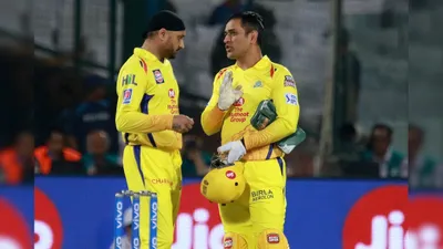 क्या धोनी को लेकर हरभजन ने दिया झूठा बयान  csk के स्टाफ मेंबर ने किया चौंकाने वाला खुलासा