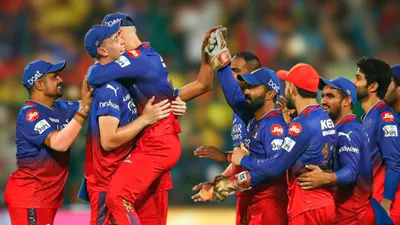 ipl 2025  rcb में हो सकती है इस विस्फोटक बल्लेबाज की एंट्री  दिनेश कार्तिक को कर सकता है रिप्लेस