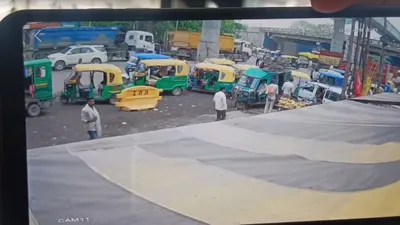गमछे में छुपाई रिवाल्वर  कनपटी में सटाकर मारी गोली फिर टहलते चला गया हत्यारा  कानपुर में मर्डर का वीडियो वायरल