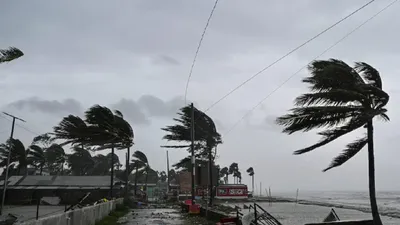 50km रफ्तार वाला तूफान  भारी बारिश   बंगाल के लिए चेतावनी  दिल्ली समेत पूरे देश में कैसा रहेगा मौसम 