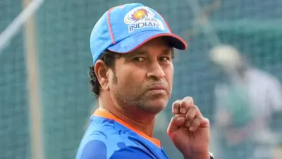 sachin tendulkar अचानक बाएं हाथ से क्यों करने लगे बैटिंग बॉलिंग  दाएं हाथ से जड़े हैं 100 शतक