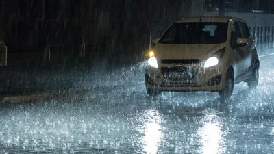 बारिश में कार चलाते समय इन 5 बातों का रखें ध्यान  वरना पड़ सकते हैं मुश्किल में