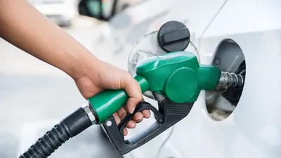petrol diesel price today  कहीं महंगा तो कहीं सस्ता हुआ पेट्रोल डीजल  देखें लेटेस्ट प्राइस