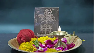 shanivar ke upay  शनिवार को ऐसे करें शनि यंत्र की स्थापना  होगी पैसों की बारिश 