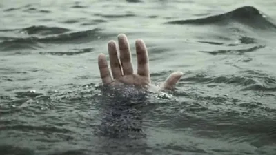 नर्मदा नदी में डूबे 8 टूरिस्ट  एक बचाया गया और 7 लापता  गुजरात के पोइचा में हादसा