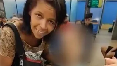 लाश लेकर लोन लेने के लिए बैंक पहुंच गई महिला  साइन करने पर खुल गई पोल  देखें viral video