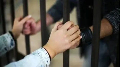 शारीरिक संबंध  अश्लील तस्वीरें और   एक जेल  जहां कैदियों से संबंध बनातीं खूबसूरत सिक्योरिटी गार्ड