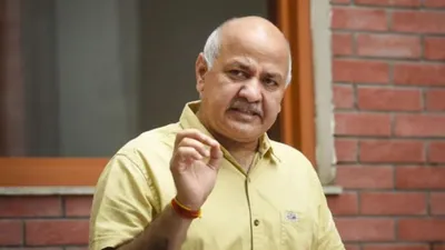 arvind kejriwal के घर पहुंचे manish sisodia  cm पद पर होगी चर्चा 