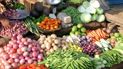 vegetable prices today  आज कितने बदले सब्जियों के दाम  देखें लेटेस्ट रेट