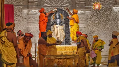 सफेद धोती  पीली चौबंदी    अब इस ड्रेस कोड में नजर आएंगे राम मंदिर के पुजारी
