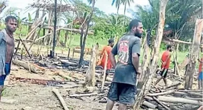 खूनी नरसंहारः तीन गांवों को जलाया  16 बच्चों सहित 26 की हत्या की    कइयों को मगरमच्छ को खिलाया