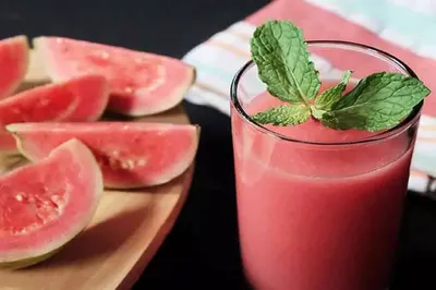 guava smoothie recipe  पेट से जुड़ी समस्याओं में औषधी की तरह काम करती है अमरूद की स्मूदी  नोट करें रेसिपी