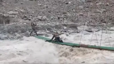 सिक्किम में सेना के इंजीनियर बने  देवदूत   48 घंटे में बनाया 150 फीट ऊंचा सस्पेंशन ब्रिज