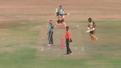 video  लास्ट बॉल पर छक्का ठोक  पागल  हो गया बल्लेबाज  जश्न में फेंका बल्ला  अंपायर को लग गई चोट