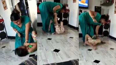 छोटी सी बच्ची को बेरहमी से मारती मां का वीडियो वायरल  रोती रही बेटी पर नहीं रुके हाथ   