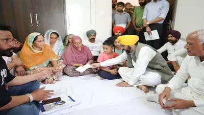 शहीद नायक सुरिंदर सिंह के घर पहुंचे पंजाब cm मान  परिवार को सौंपा 1 करोड़ का चेक