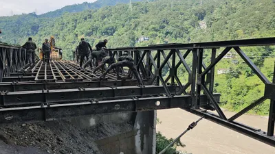 सिक्किम में बाढ़ से टूटा संपर्क तो सेना ने 72 घंटे में बना दिया 70 फीट लंबा बेली ब्रिज  देखें video