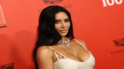 kim kardashian चेहरे पर यूज करती हैं salmon sperm  एक्ट्रेस ने किया खुलासा तो चौंके फैंस