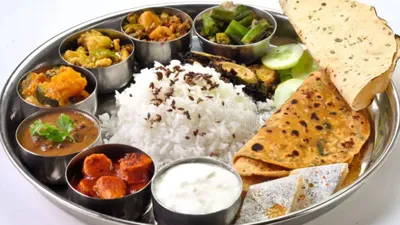 नवरात्रि   नौ दिन के उपवास के बाद ये चीज भूलकर भी न खाएं  पड़ सकते हैं बीमार  जानें  कैसा हो डाइट प्लान