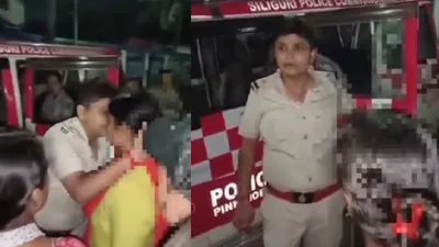 नशे में धुत थी महिला पुलिस अफसर  बीच सड़क दूसरी महिला से की शर्मनाक हरकत  वीडियो वायरल