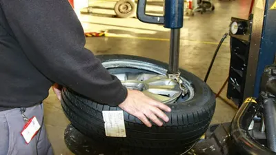 गाड़ी में क्यों जरूरी हैं ट्यूबलेस टायर्स  टायर पंचर होने पर गाड़ी चलती है कई किलोमीटर