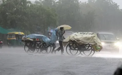 aaj ka mausam  2 राज्यों में भीषण तूफान बारिश का अलर्ट  दिल्ली ncr समेत देशभर में कहां कहां बरसेंगे बादल 