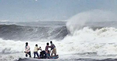 सावधान  भारी बार‍िश के बाद अब गुजरात में आ रहा तूफान  75km की स्‍पीड से चलेंगी हवाएं