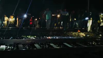 jamtara train accident  जामताड़ा में कैसे हुआ ट्रेन हादसा  12 लोगों की मौत पर रेलवे ने दिया बयान