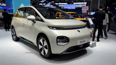 mg windsor ev में मिलेगा सबसे बड़ा डिस्प्ले  tata curvv ev की बढ़ेंगी मुश्किलें