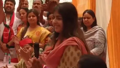 सपा मुखिया अखिलेश यादव की बेटी का भाषण सुना क्या  अदिति की जमकर हो रही है तारीफ