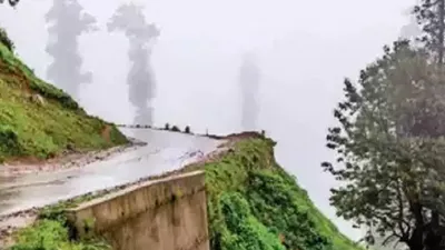 115 सड़कें बंद  बिजली गुल  फंसे लोग  शिमला समेत हिमाचल के 3 जिलों में बाढ़ का खतरा  जानें imd का अपडेट