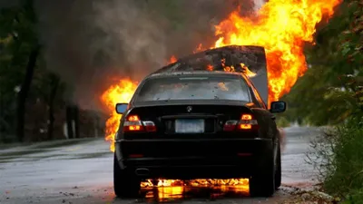 चलती कार में क्यों लगती है आग  गाड़ी में लग जाए आग तो क्या करें 