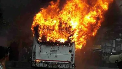 टूरिस्ट बस में आग लगी  9 लोग जिंदा जले  24 गंभीर घायल  हरियाणा के नूंह में भीषण हादसा
