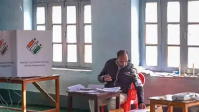 यूपी झारखंड के 3 गांवों में खाली पड़े रहे वोटिंग बूथ  ग्रामीणों ने किया वोटिंग का बहिष्कार