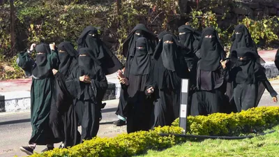 हिजाब पर छिड़ा विवाद  कॉलेज के तुगलकी फरमान के खिलाफ हाईकोर्ट पहुंची छात्राएं  देखें news24 की रिपोर्ट