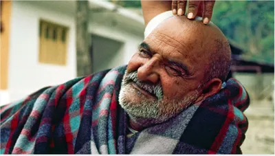 neem karoli baba  नीम करौली बाबा ने कैसे बचाई एक सैनिक की जिंदगी  इसलिए आज भी चढ़ाया जाता है कंबल 