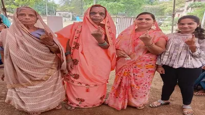 परदादी के साथ परपोती ने डाला वोट  परिवार की 4 पीढ़ियों ने एक साथ किया मतदान