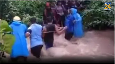 गोवा में भारी बारिश  पाली वाटरफॉल घूमने गए 80 पर्यटक फंसे  रेस्क्यू जारी