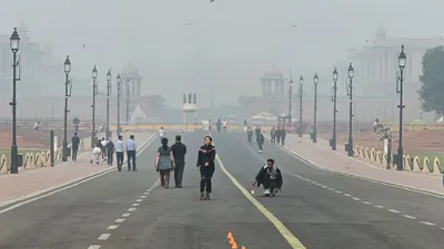 delhi aqi  दिल्लीवासियों की सांसों पर गहराया संकट  एक्यूआई पहुंचा 400 पार