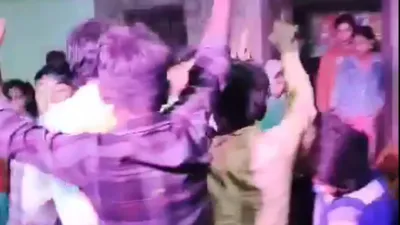 video  15 साल के लड़के को नाचते हुए आया हार्ट अटैक  डांस फ्लोर पर ही हो गई मौत