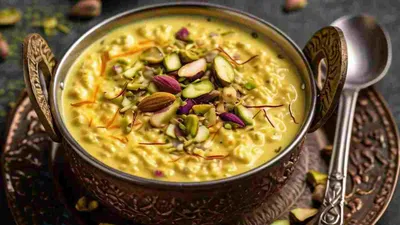 recipe  दिवाली की रात मेहमानों के लिए बनाएं ये हेल्दी केसर पिस्ता पुडिंग