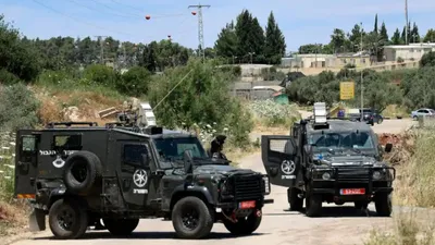 इजरायली सेना ने पार की हैवानियत की हद  घायल शख्स को जीप की बोनट से बांध घुमाया