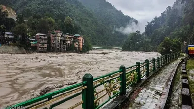 सावधान  15 राज्यों में भारी बारिश का अलर्ट   मौत  बन रही नदियां पहाड़  बाढ़ का खतरा मंडराया  देखें imd का अपडेट