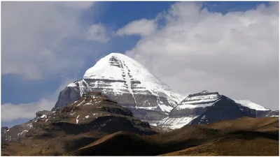 mount kailash  हर साल आते हैं हजारों पर्यटक  लेकिन कोई नहीं चढ़ पाया यह पहाड़  दैवीय चेतावनी ने लगाई रोक 
