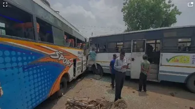 गुजरात में बड़ा हादसा  दो बसों की टक्कर में 3 लोगों की मौत  45 घायल