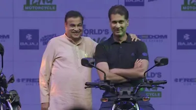 cng बाइक के बाद bajaj auto का नया धमाका  पेश की flex fuel से चलने वाली pulsar