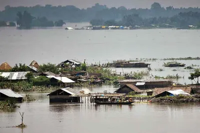 देश में भीषण गर्मी के बीच assam में बाढ़ जैसे हालात  एक की मौत  देखें video