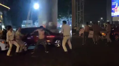 महिला मजिस्ट्रेट की कार को मारी टक्कर फिर पुलिसकर्मियों को पीटा  आधी रात को सड़क पर हुआ बवाल
